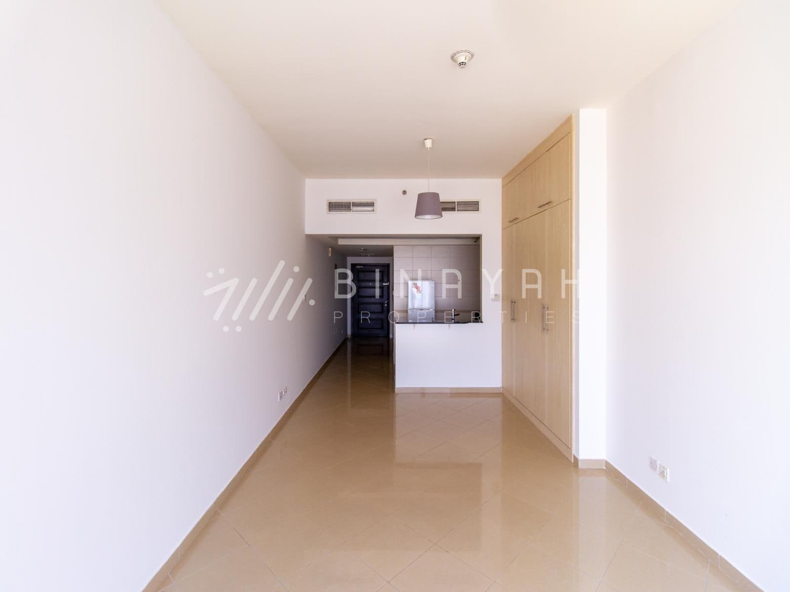 Spacious Fitted Kitchen Lake And City View
