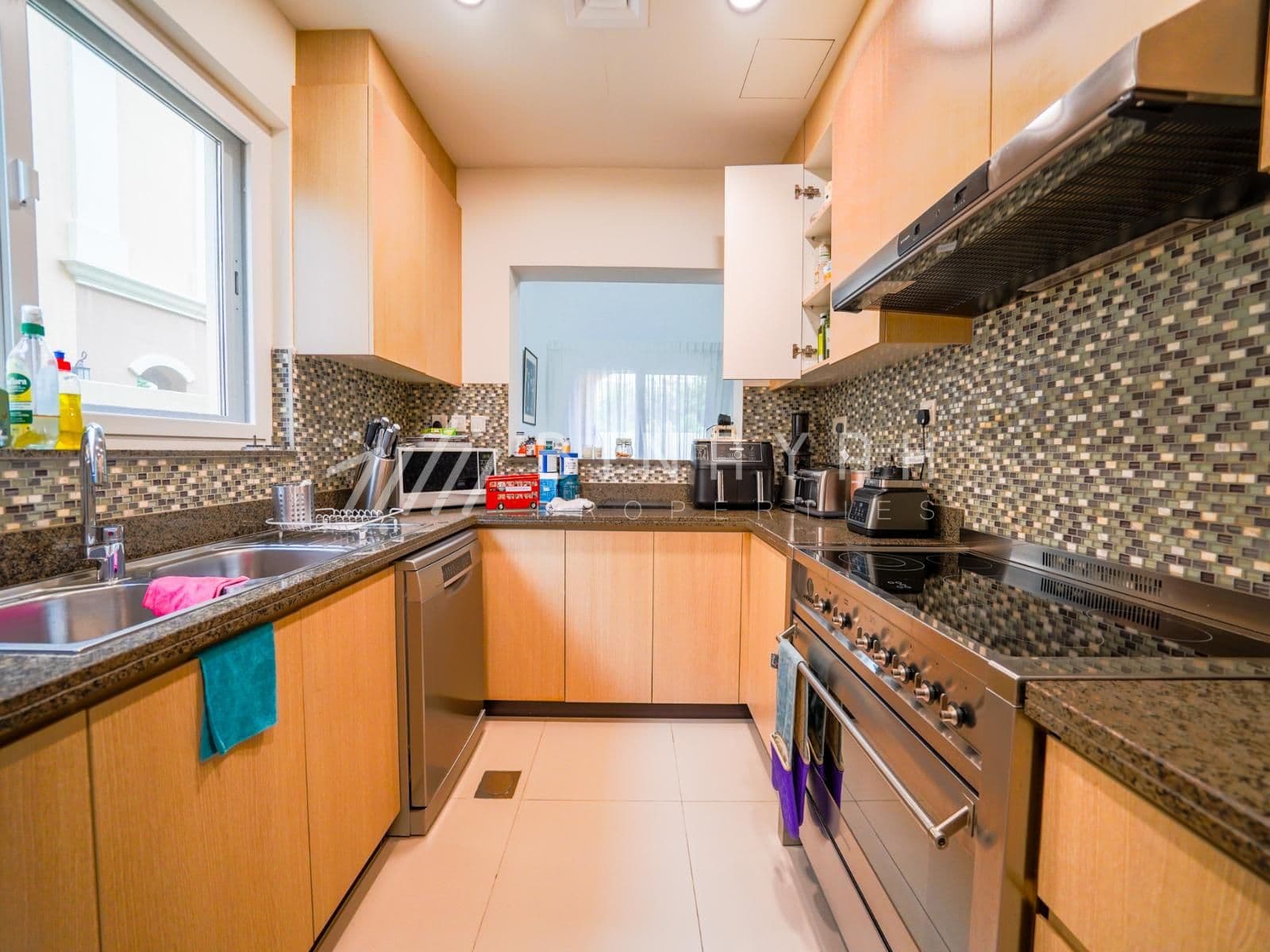 Beautiful Garden Prime Location Spacious - 5