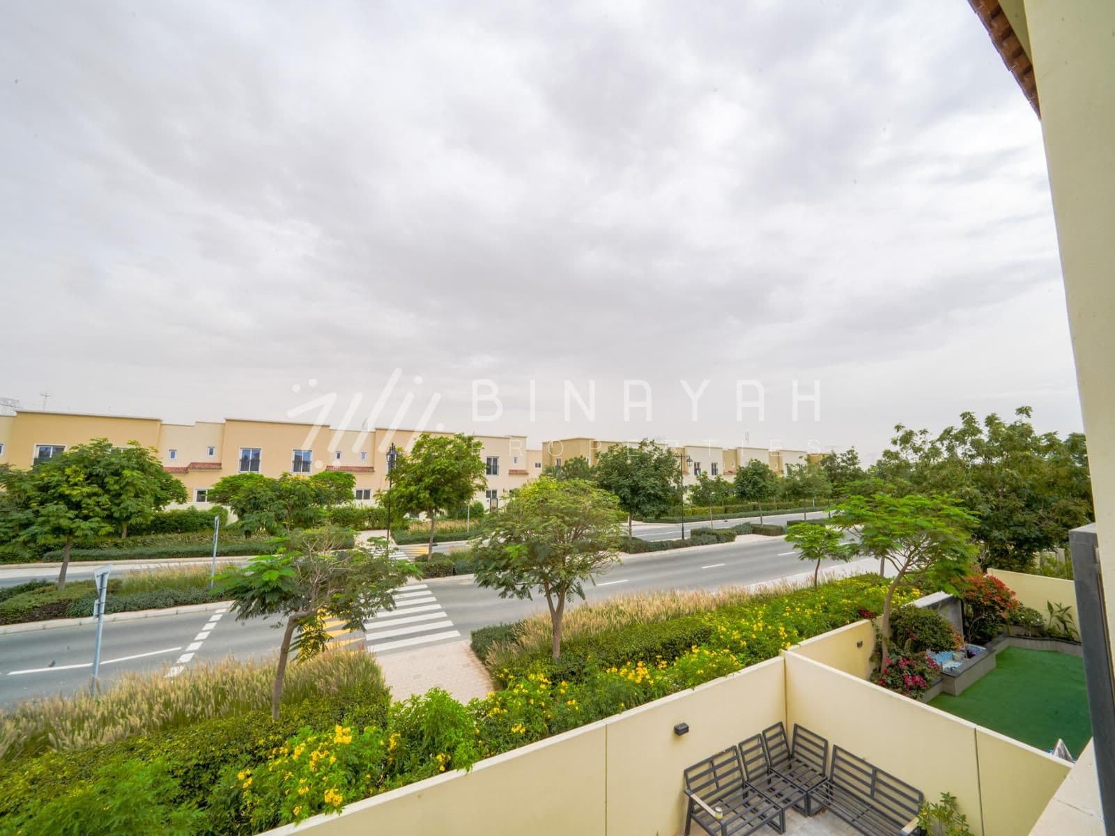 Beautiful Garden Prime Location Spacious