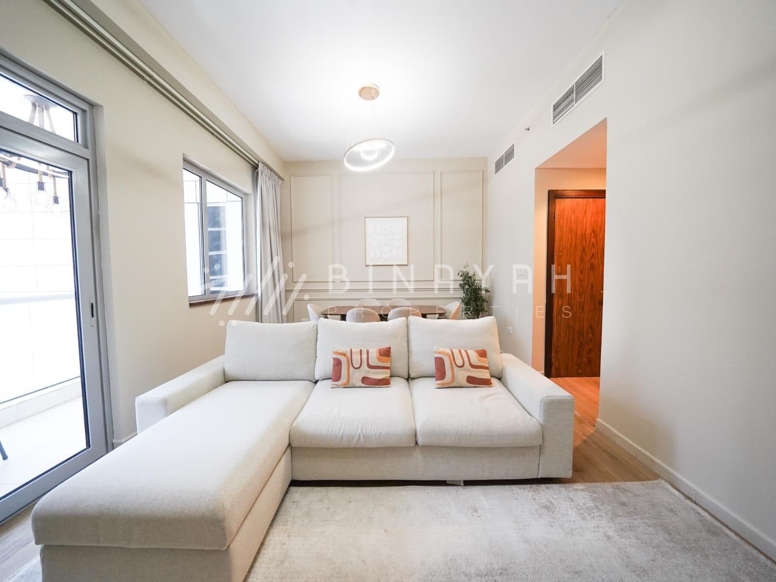 Upgraded Luxury Living Spacious 2br