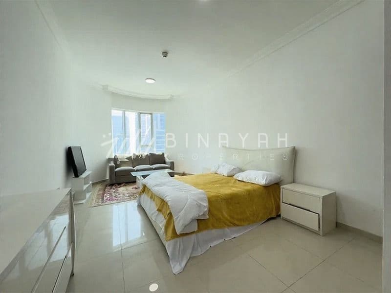Fully Furnished Spacious Near Metro