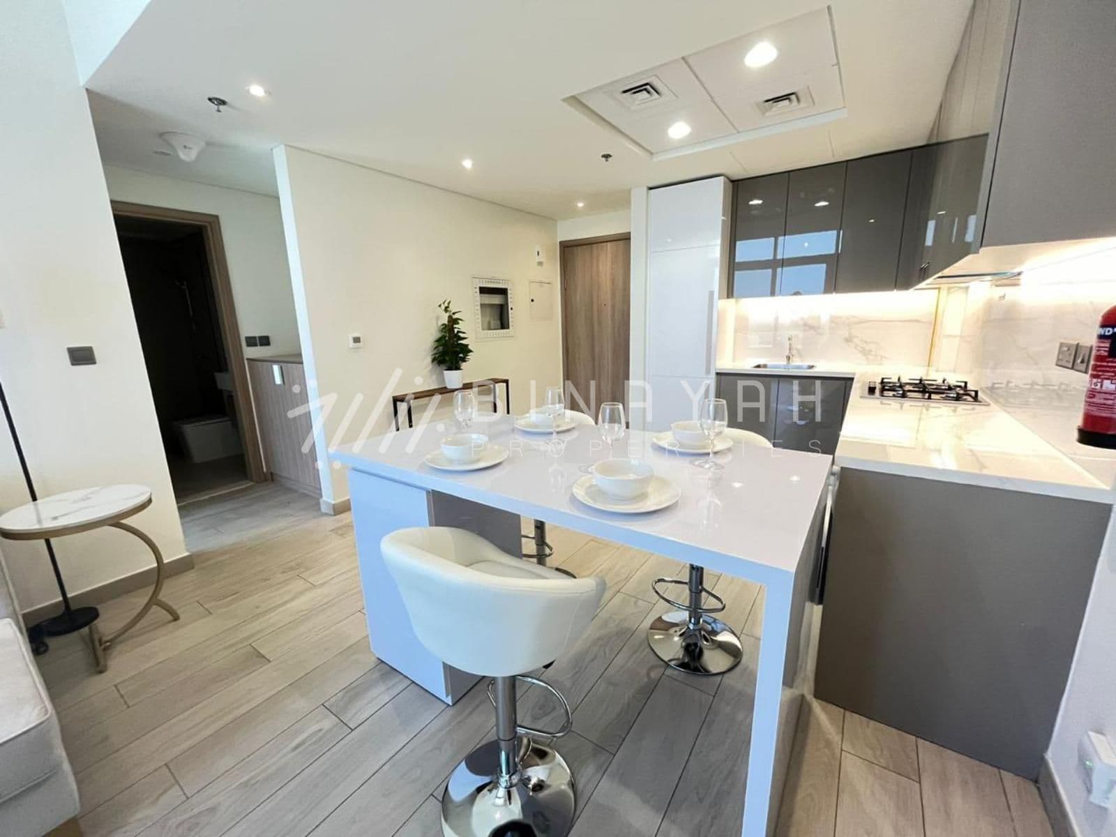 Spacious Layout Lagoon View Vacant Soon - 6