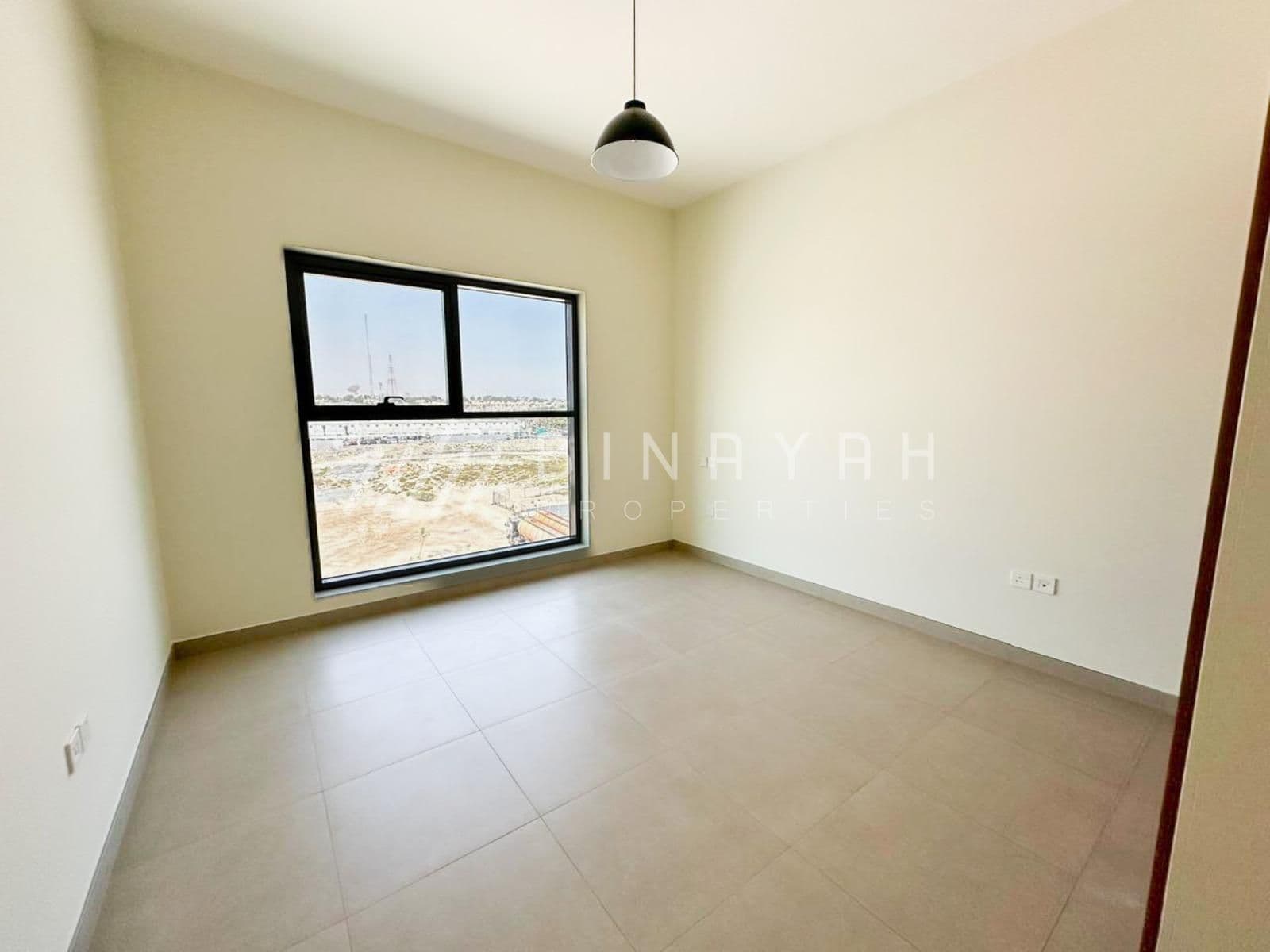 Ready To Move In Unfurnished Near To Metro
