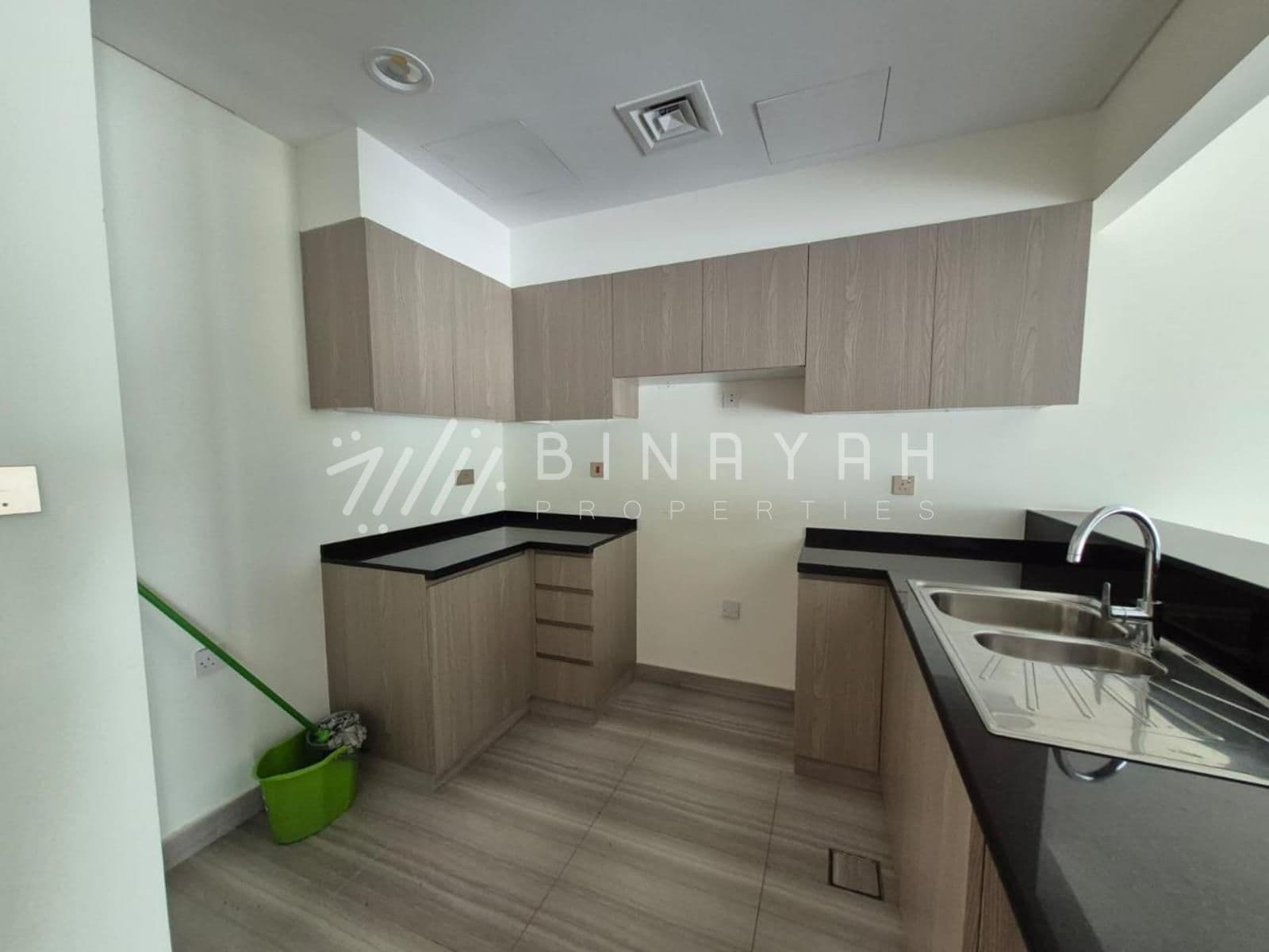 Premium 4br Townhouse Vacant Prime Location - 5