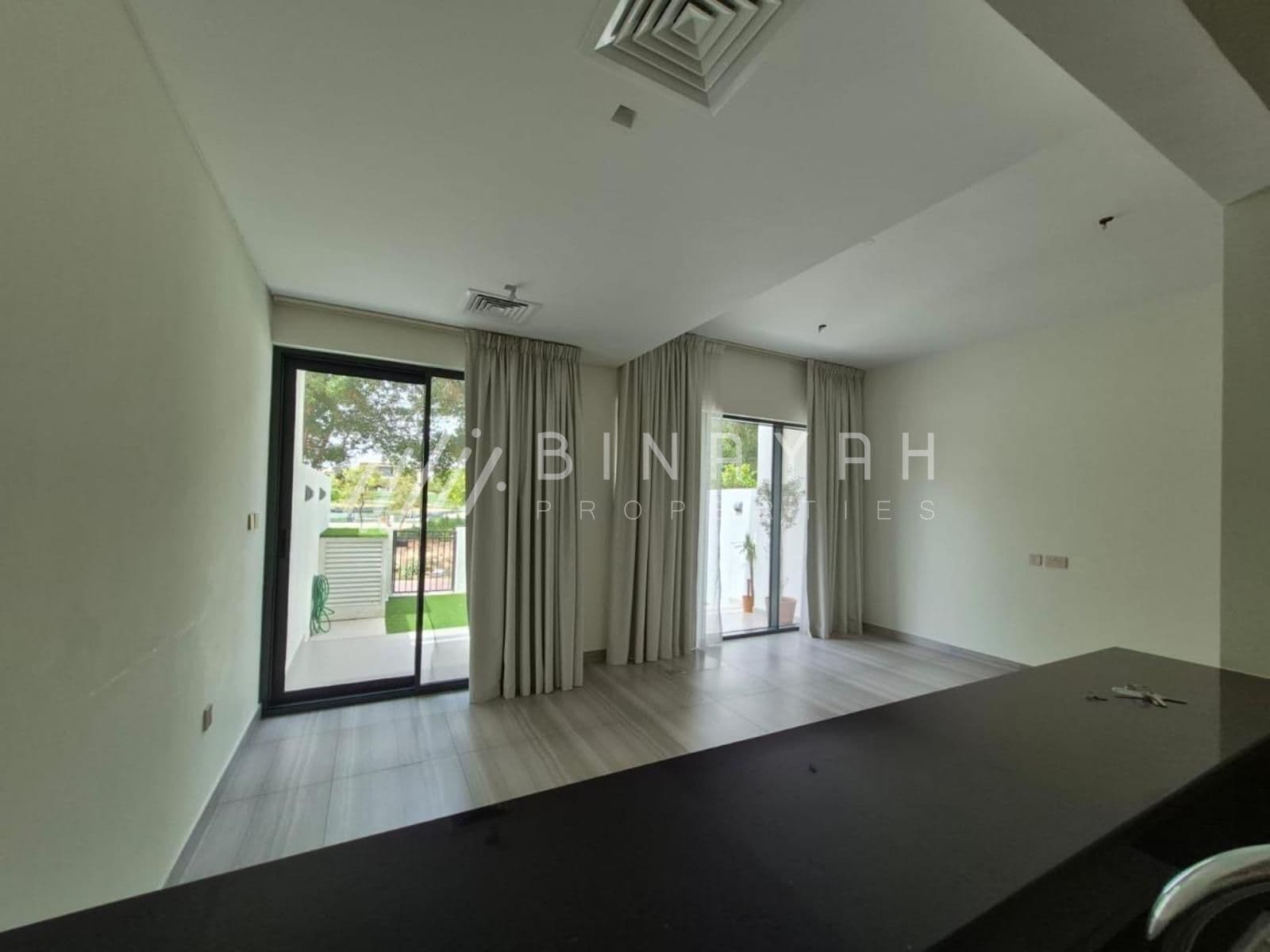 Premium 4br Townhouse Vacant Prime Location - 6